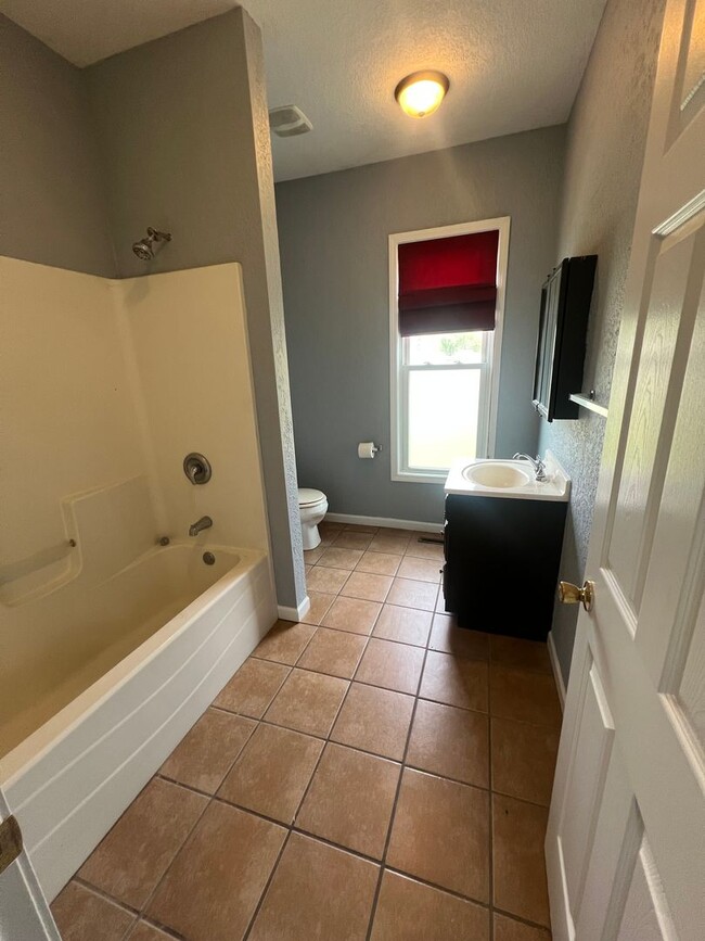 Photo - Newly renovated! 2 BEDROOM, OFFICE SPACE, LAUNDRY ROOM!