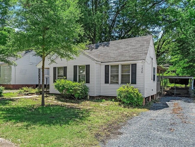 Photo - 1439 Belwood St House