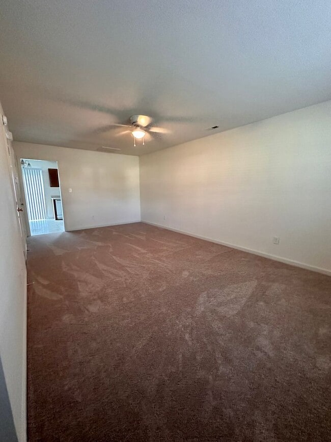 Photo - 105 E Coopers Ct