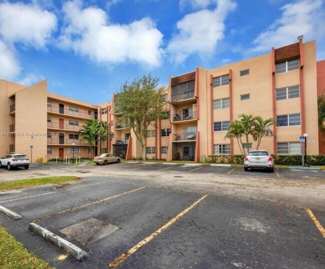 Building Photo - 13715 Kendale Lakes Cir Unit PH-A1 Rental