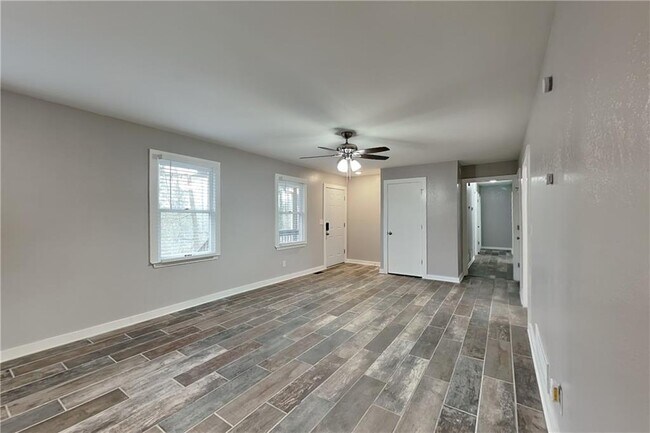 Photo - 304 Winchester Way