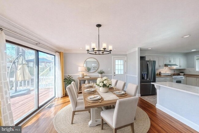 Photo - 1012 Loxford Terrace