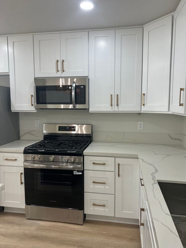 Photo - Brand New Detached 3 Bed/2 Bath Home-Central AC +In-Unit Laundry-Riverside