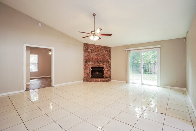 Photo - 8228 Honeysuckle Ln