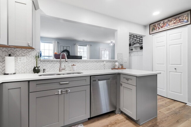 Photo - 986 Four Seasons Blvd