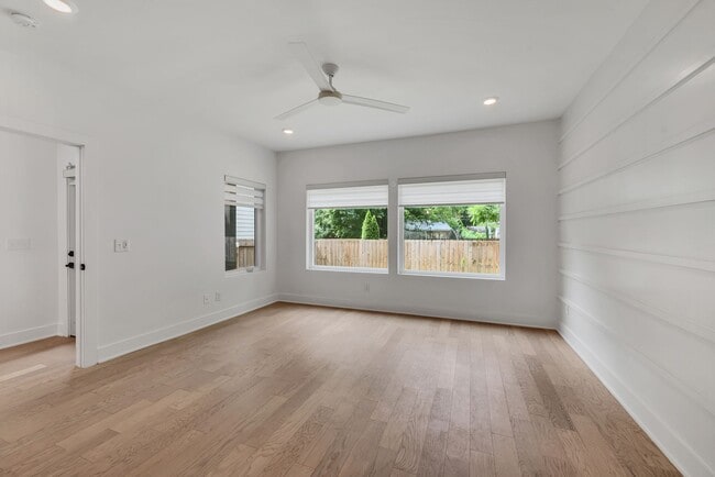 Photo - 904 Cahal Ave
