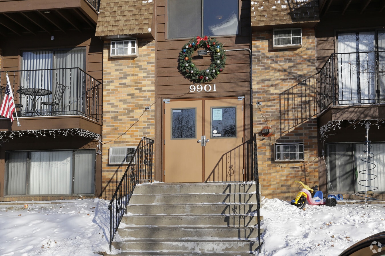 Blaine Manor Apartments - Blaine Manor Apartments