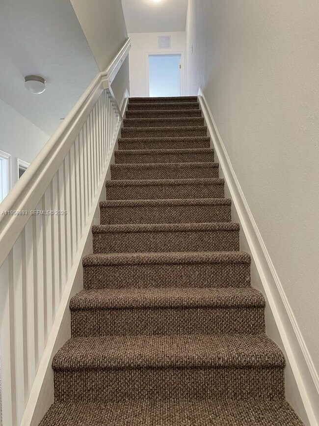 Photo - 556 NE 5th St