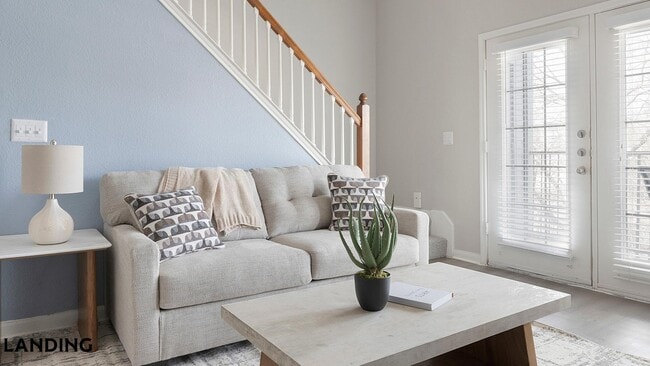 Building Photo - 9835 Fredericksburg Rd