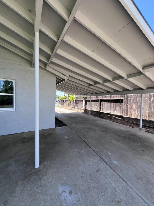 Photo - 230 W Pinedale Ave
