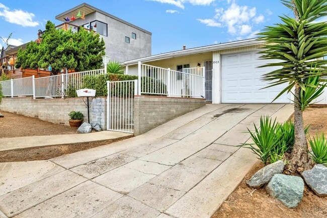 Building Photo - MUST SEE 3 BED 2 BATH HOUSE WITH UTILITIES INCLUDED, GARAGE & YARD! CALL 6 1 9 8 8 8 5 5 5 4 TO...