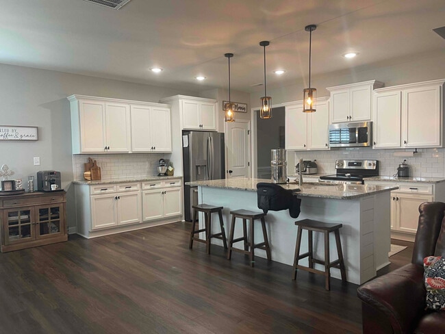 Photo - 5220 Thruway Rd