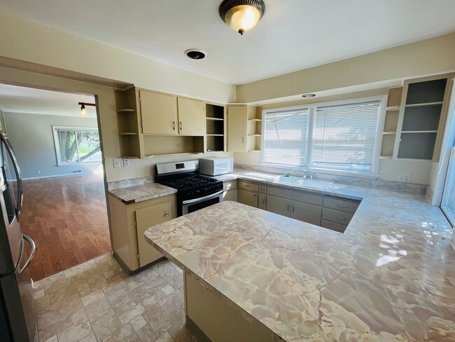 1820 6th St W Unit 1820 6th St W