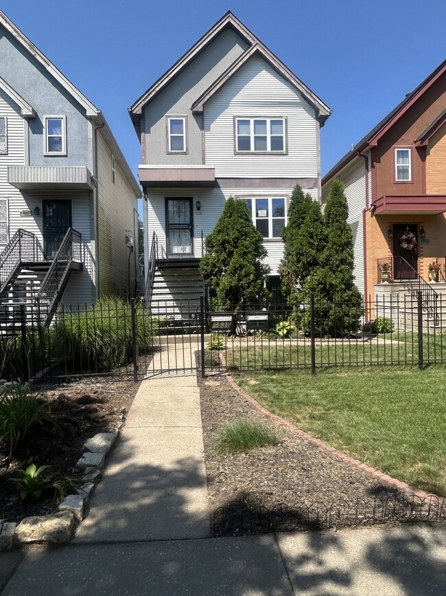 Building Photo - 6538 S Kenwood Ave Rental