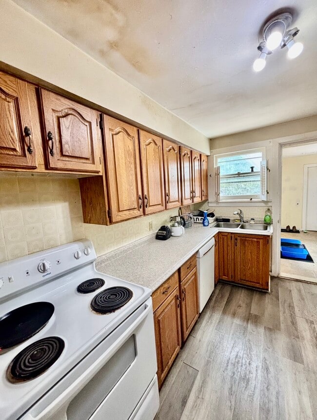 Building Photo - 765 Mitchell Street 765 Unit 765