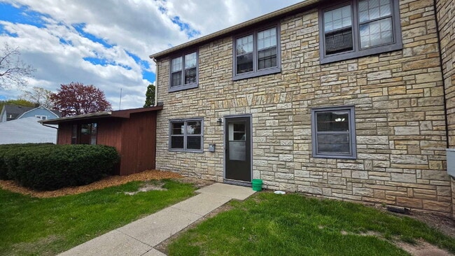Building Photo - 314 Milwaukee St Unit 1
