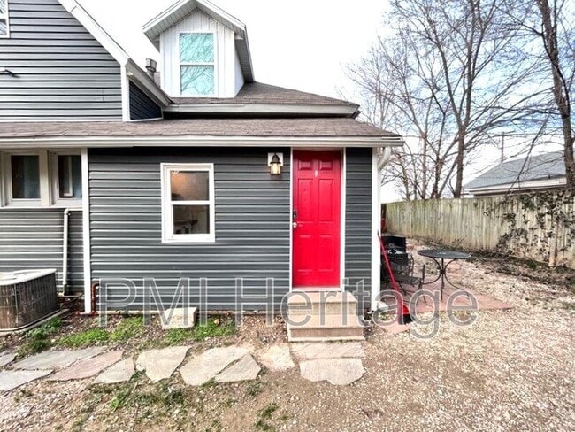 Building Photo - 122 W Pine St Unit Apt D