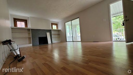 Building Photo - 2 br, 1 bath Triplex - 124 Russell Avenue 1 Rental