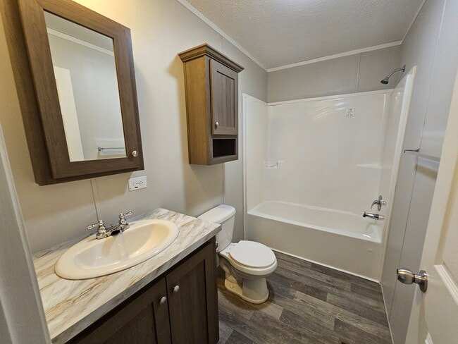 Photo - 2320 Catalpa St