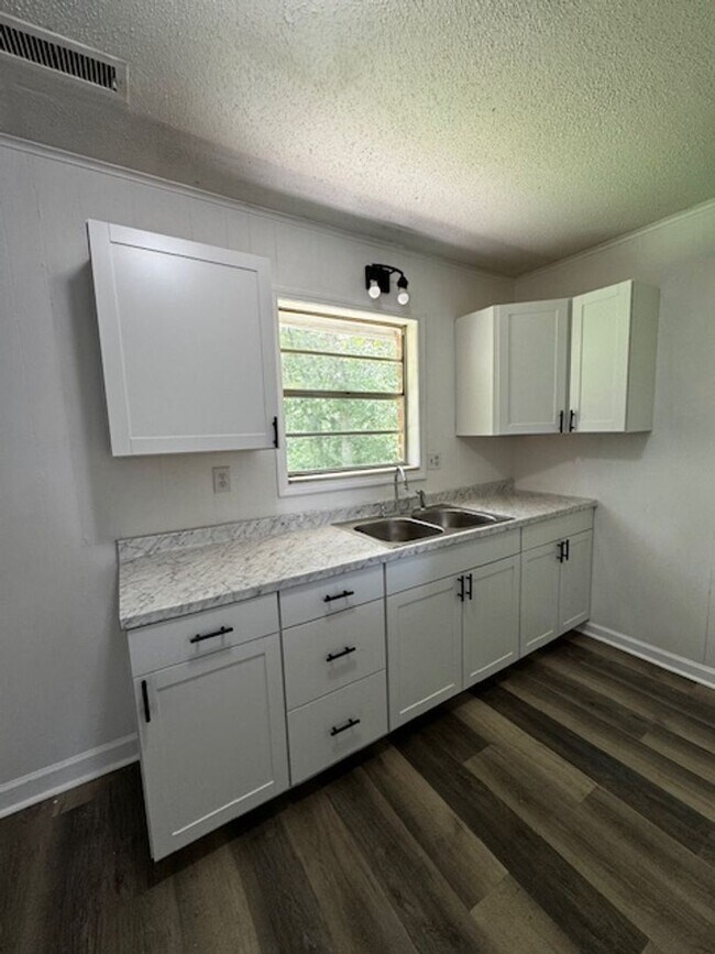 Photo - 50% OFF FIRST MONTH'S RENT!! 1 Bed 1 Bath Apartment with Water and Trash included