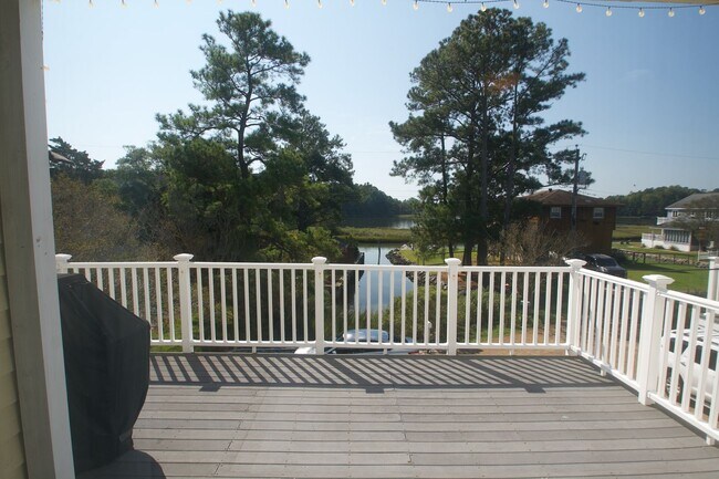 Photo - Beautiful home with amazing view