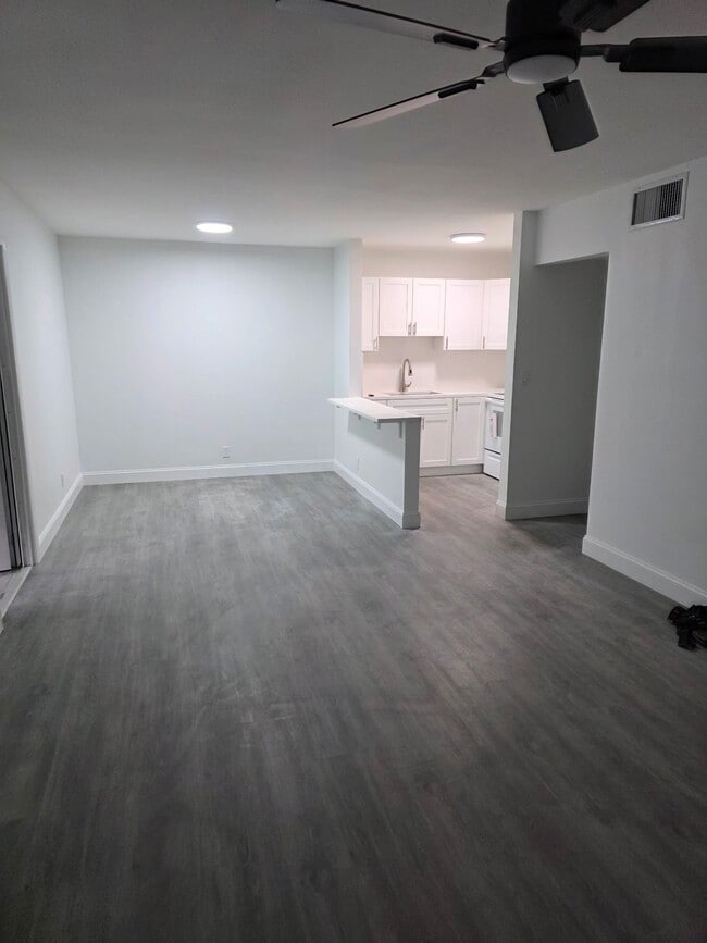 Photo - 1638 Dewey St Unidad 204