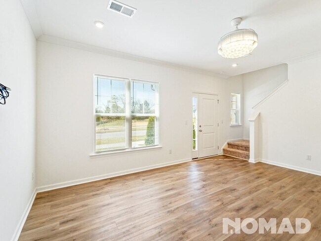 Photo - 16429 Leading St