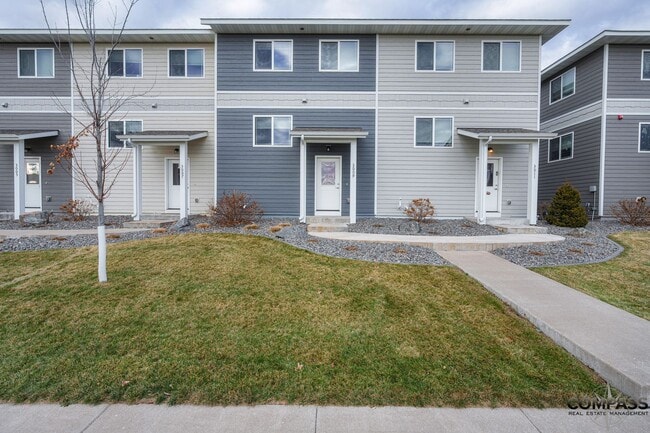 SPACIOUS AND MODERN TOWNHOME - SPACIOUS AND MODERN TOWNHOME