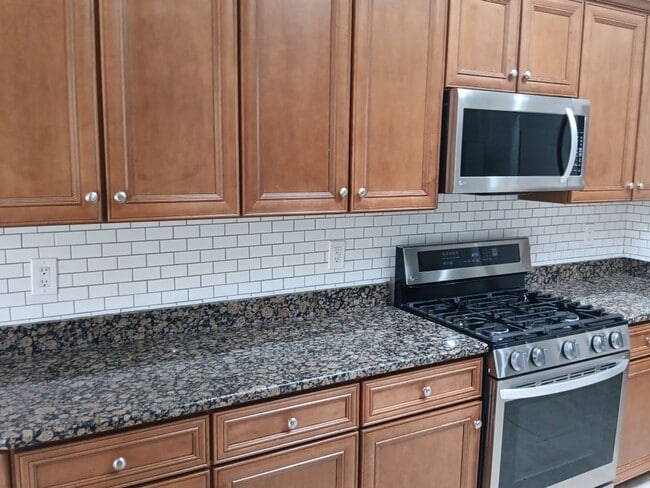 Photo - 3 Bedroom, 2 Bathroom! Lovely Home!