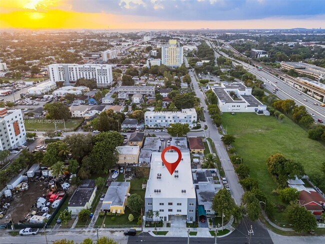 Photo - 3728 NW 19th Ave Unidad 307