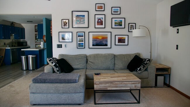 Bright living room with vaulted cieling. - 384 Minz Park Cir Unit 5