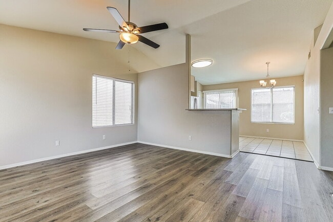 Photo - 463 E Harrison St