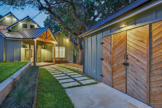 Photo - 308 Mountain View