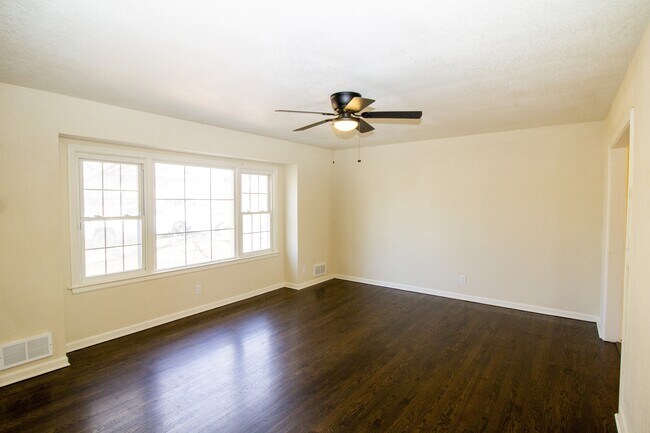 Photo - 8601 Oxford Ave