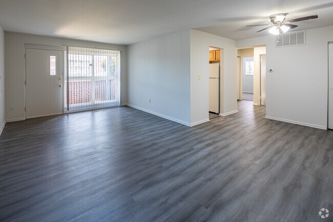 3BR, 2BA - 1,276SF - Living Room