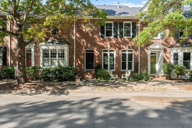 Photo - Beautiful Southern Village townhome - Furn...