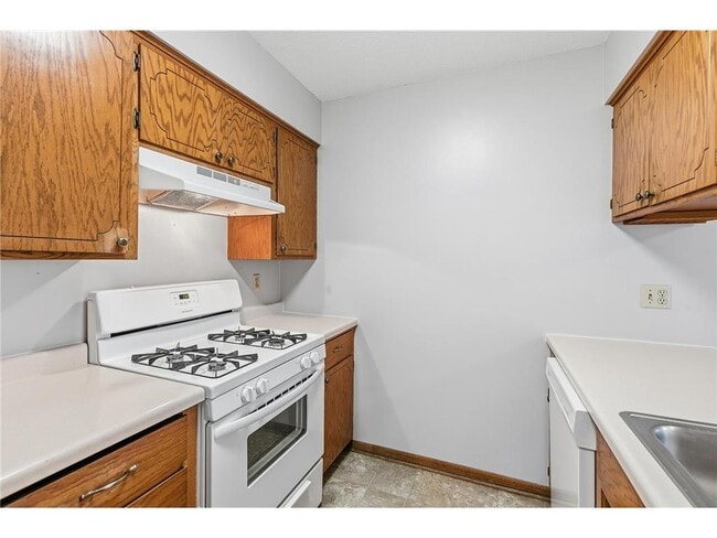 Photo - 1347 Hadley Ave N