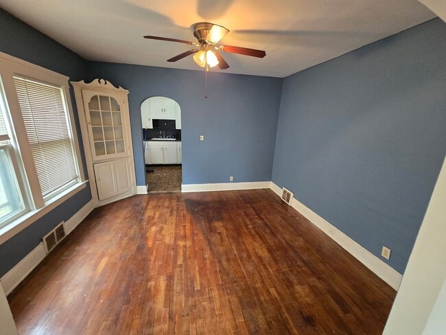 Building Photo - 837 Alhambra Rd Unit downstairs