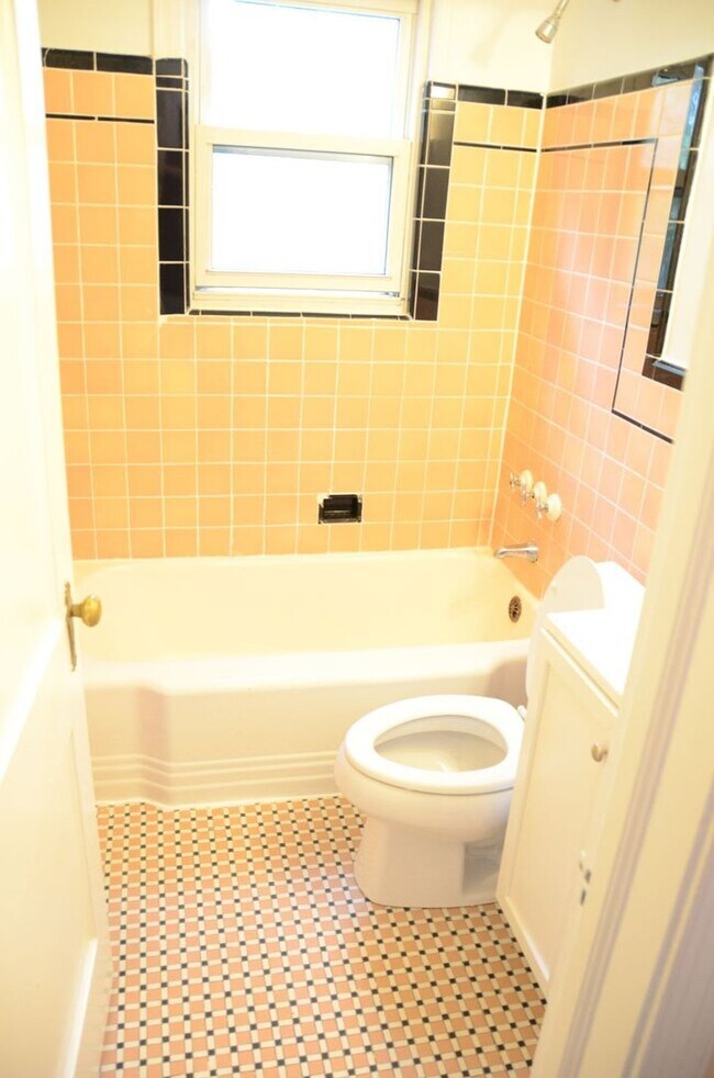 Photo - 8210 Greenwood Ave Unit 4