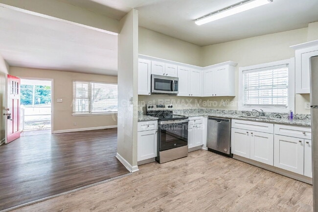 Photo - 16 Bromack Dr SE