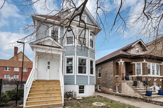 Photo - 1407 S 59th Ct House