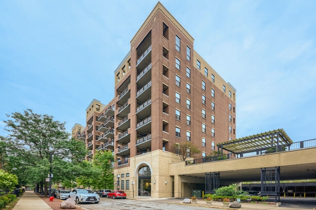 Building Photo - 811 W 15th Pl Unit 303