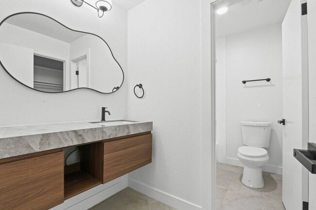 Photo - 727 Westbourne