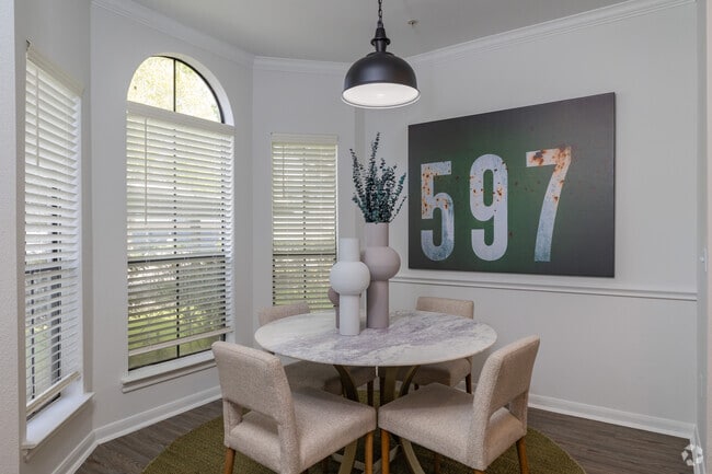 DINING ROOM - Paramount at Kingwood