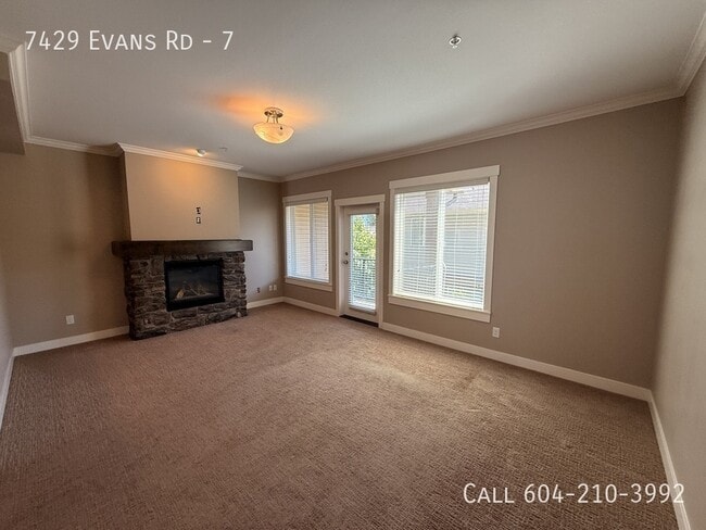 Building Photo - Family Friendly Townhouse
