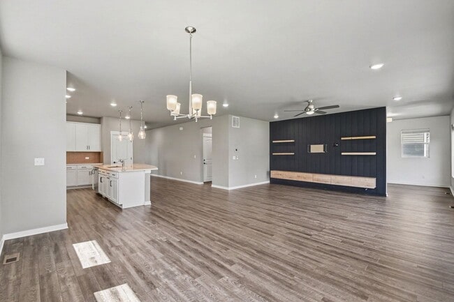 Photo - 5260 Second Ave