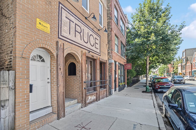 Photo - 1935 N Damen Ave