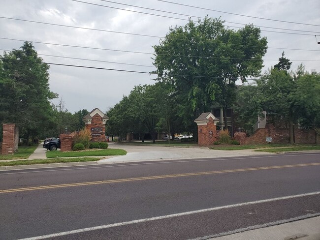 Photo - 3 bd, 2.5 ba Village South condo, great so...