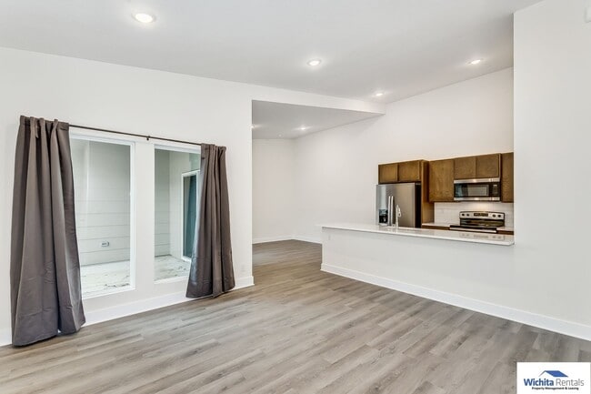 Photo - 3 bed, 2 bath duplex SE Wichita