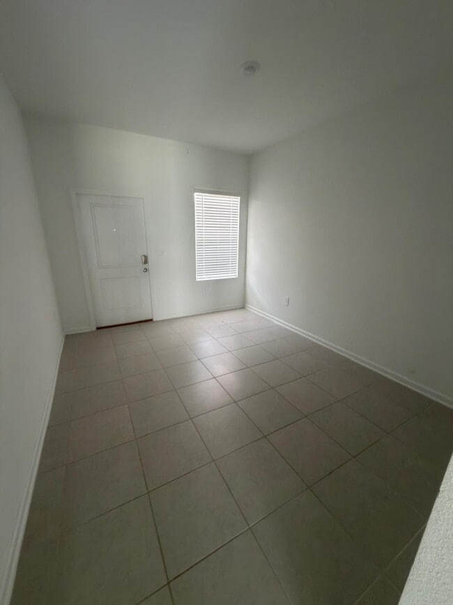 Photo - 3028 Westview